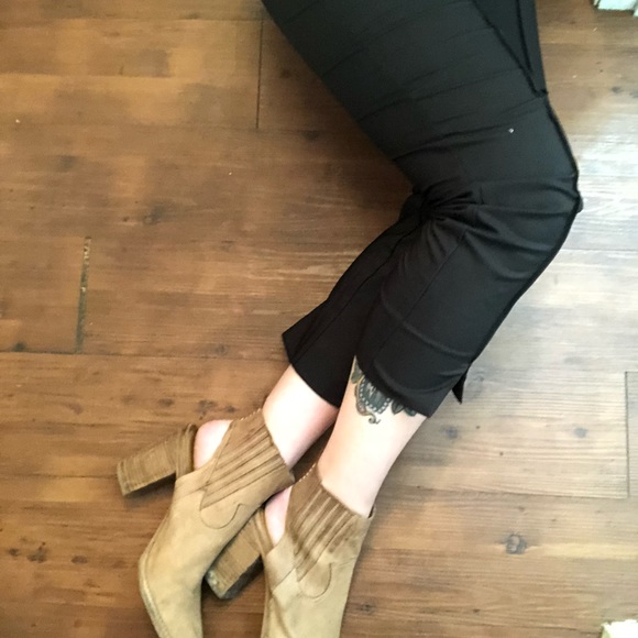 Meet your Posher, Luna - Picture 5 of 11